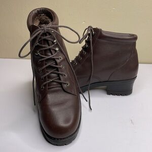 St JOHN’S BAY Brown Leather Lace-Up Ankle Boots Faux Fur Lined Footbed & Insole